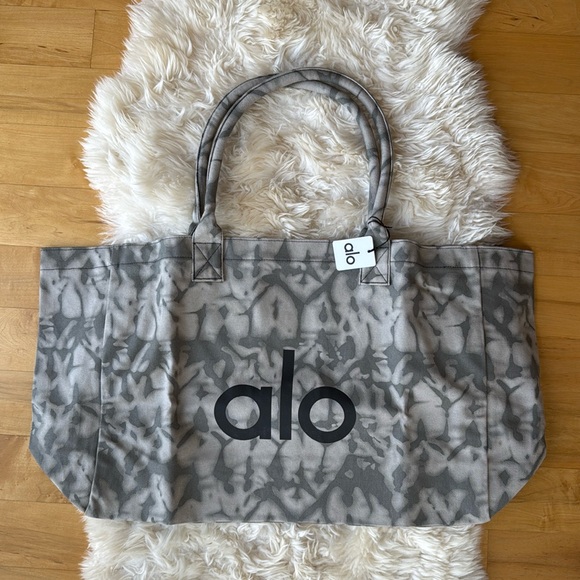 ALO Yoga Handbags - NWT, ALO Grey Tiedye tote